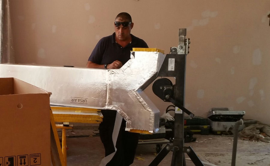 Proceso de construcción de conductos de distribución aire acondicion