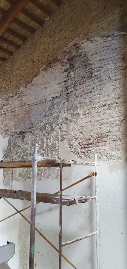 Proceso de picado y descubrimiento de la piedra original