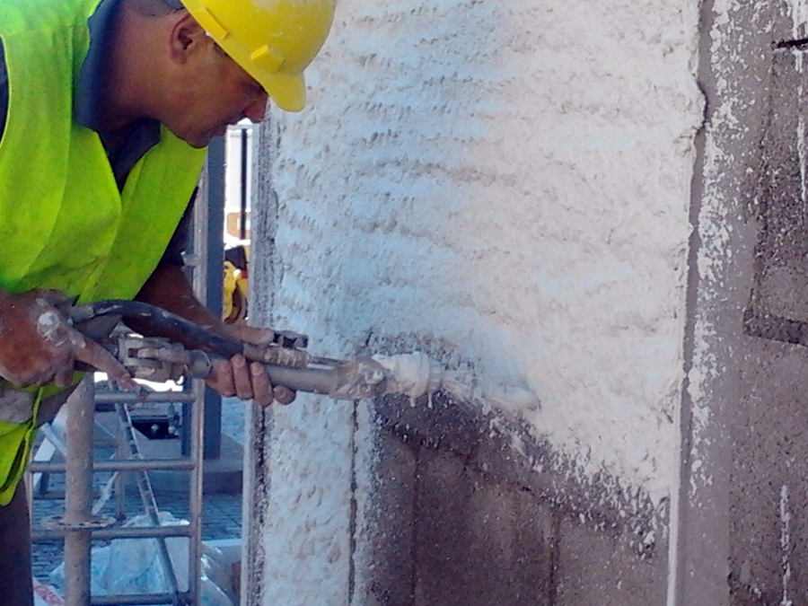 Proyección de mortero hidrofugo para fachada