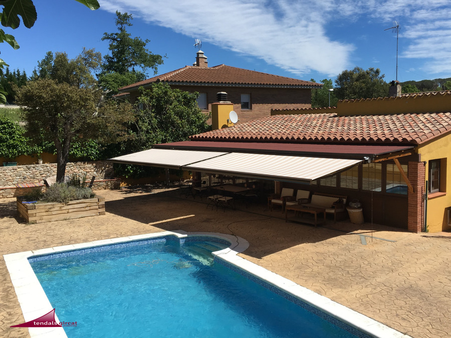 PROYECTO DE TOLDO COFRES A PÉRGOLA DE MADERA