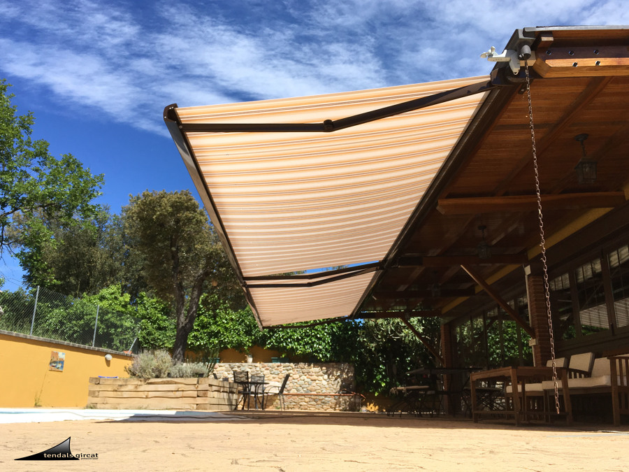 PROYECTO DE TOLDO COFRES A PÉRGOLA DE MADERA