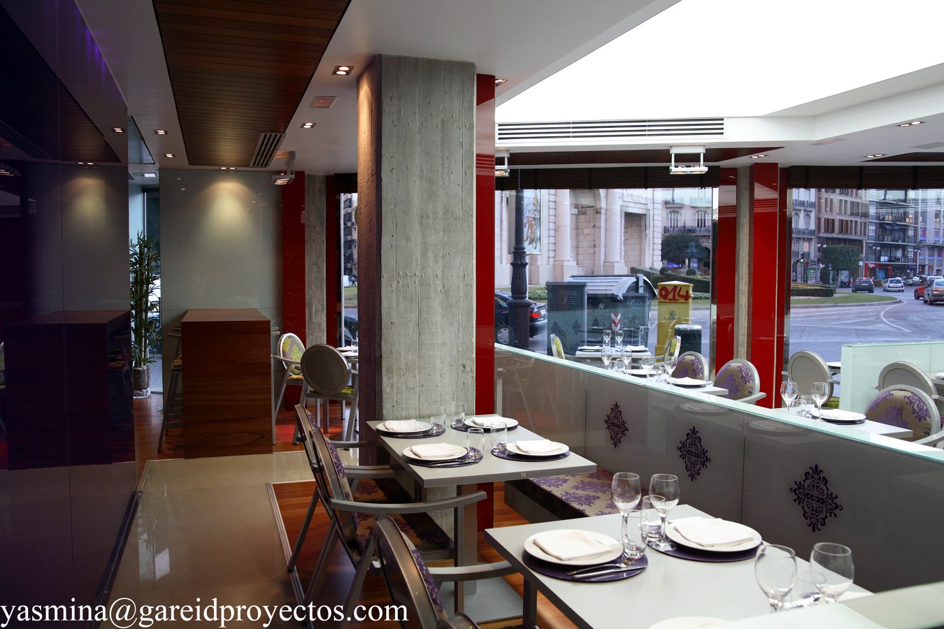 Proyecto y Dirección de Obra de reforma integral, actividad y diseño de muebles del restaurante “La Gran Muralla”, (Plaza Porta de la Mar), Valencia.