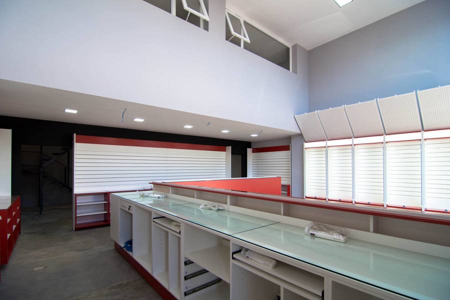 Proyecto y dirección Local comercial.