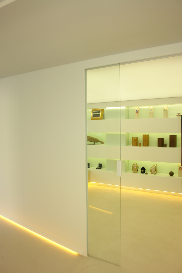 Puerat corredera de vidrio con maneta de corian