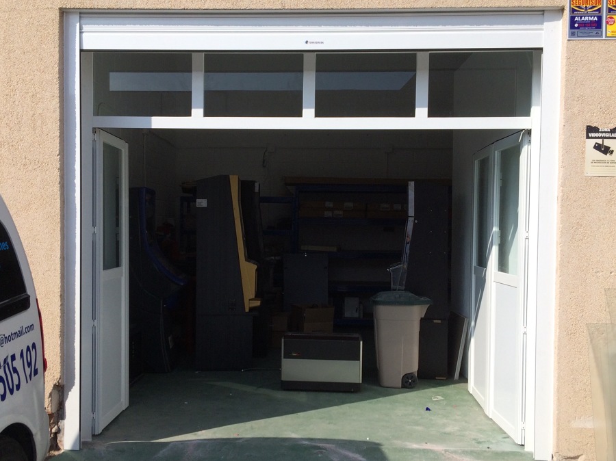 Puerta abatible 4 hojas