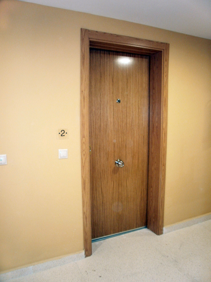 Puerta acorazada en roble