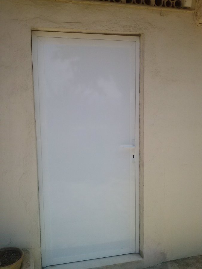 Puerta  Aluminio Panel Sandwich