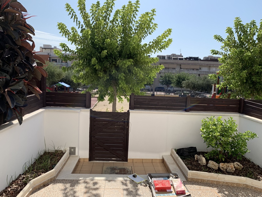 Puerta antigua por dentro de la casa, más bajita q la instalada.