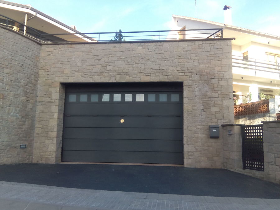 puerta Basculante de hierro