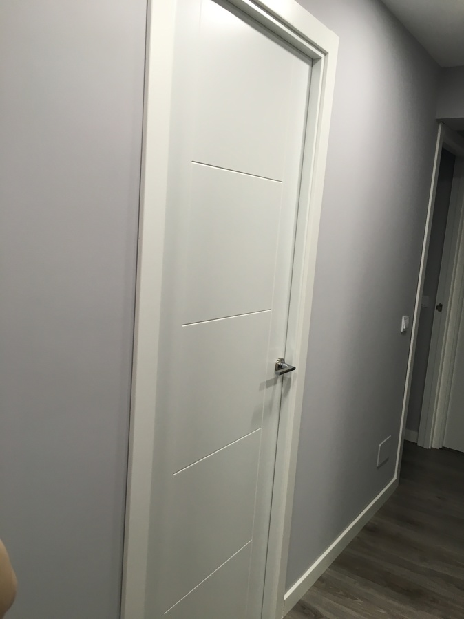 Puerta blancas macizas