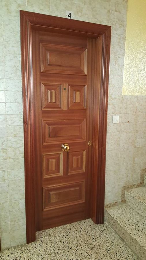PUERTA BLINDADA SAPELI DE 7 PLAF.