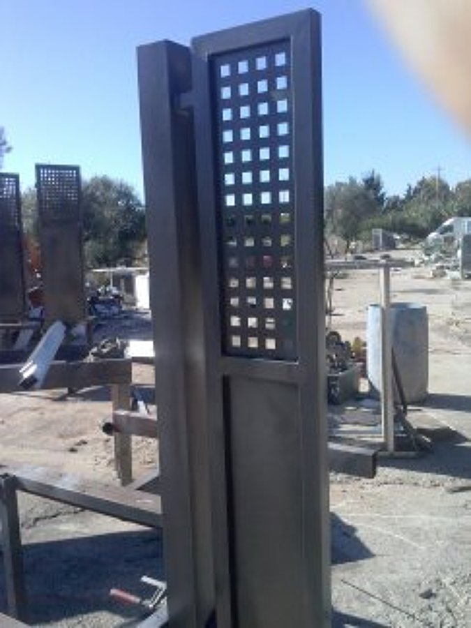 Puerta chapa perforada