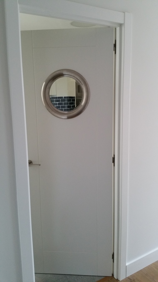 PUERTA  COCINA CON SU OJO DE BUEY