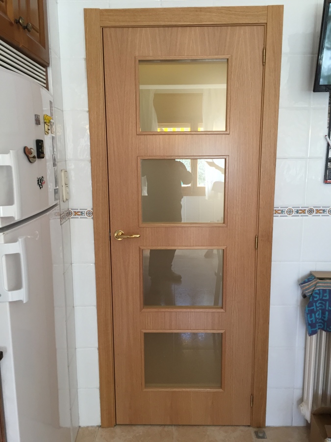 Puerta cocina con vidrios lisos mate al ácido
