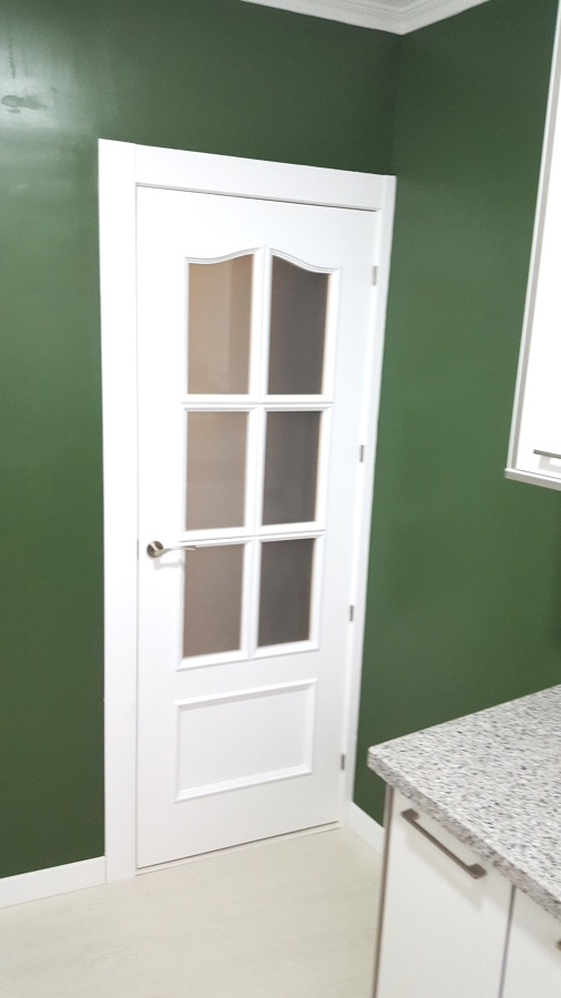 PUERTA COCINA RECUPERADA Y LACADA