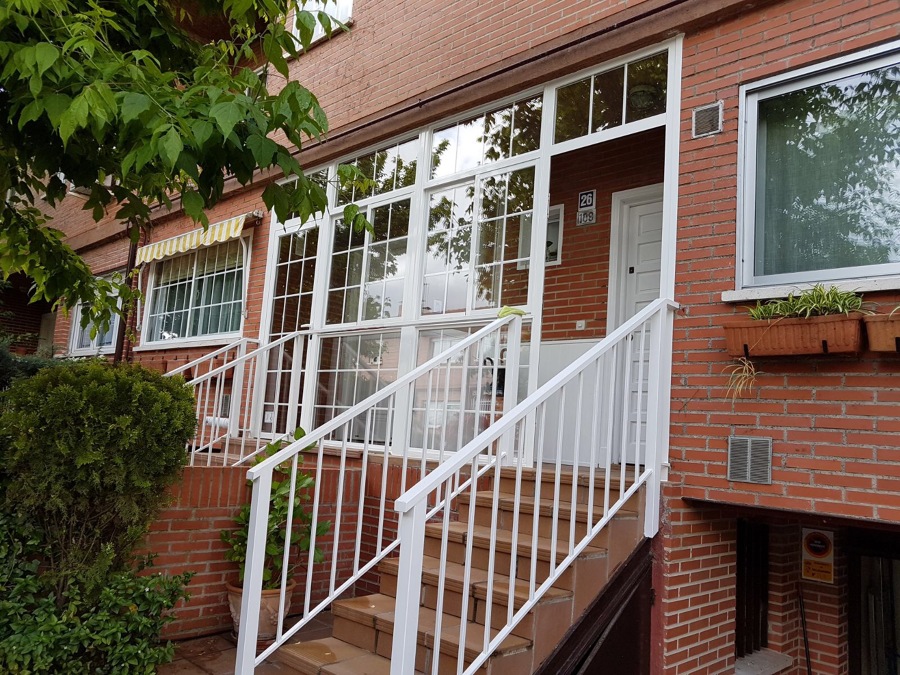 PUERTA CON CERRADURA