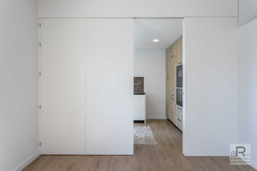 Puerta corredera-abatible