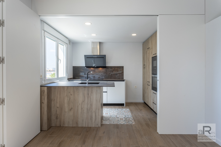 Puerta corredera-abatible cocina