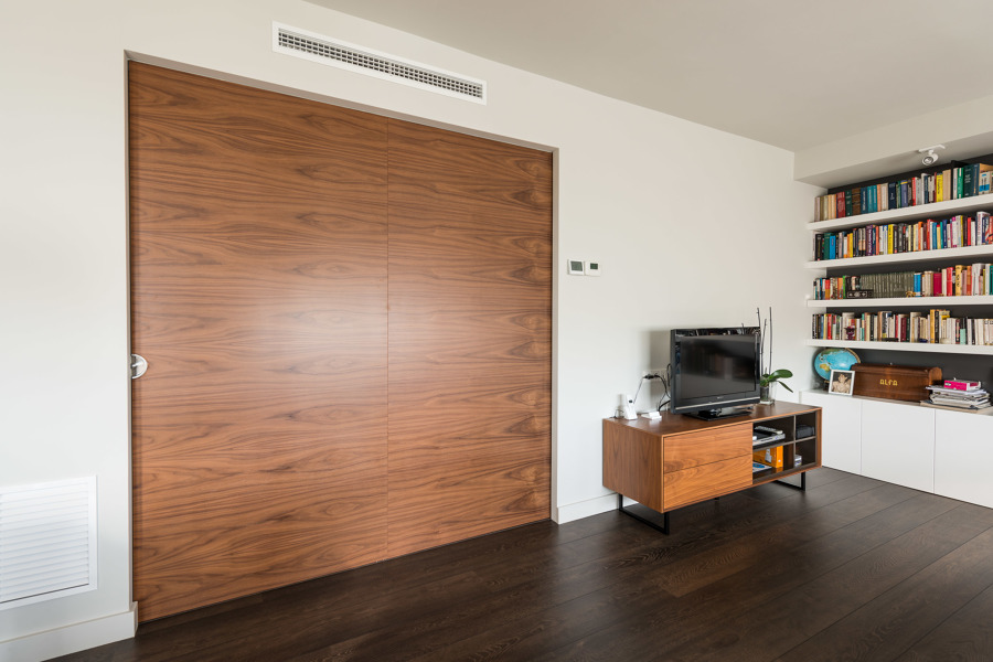 Puerta corredera cerrada - Reforma calle Moscou | Standal