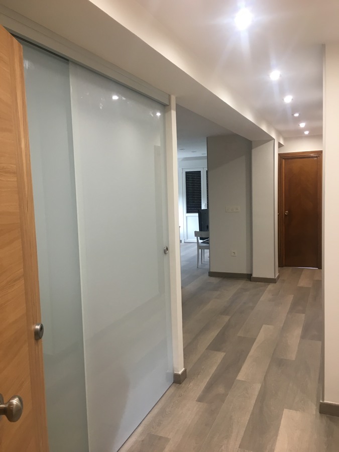 PUERTA CORREDERA CRISTAL TEMPLADO