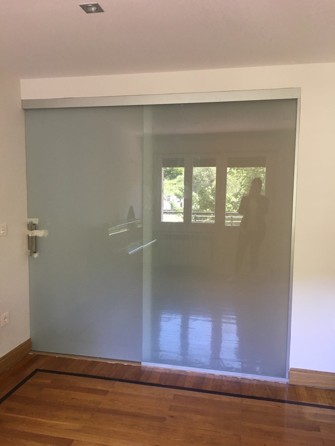 PUERTA CORREDERA CRISTAL TEMPLADO (HABITACIÓN)