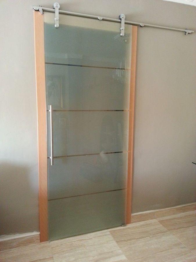 PUERTA CORREDERA DE CRISTAL.