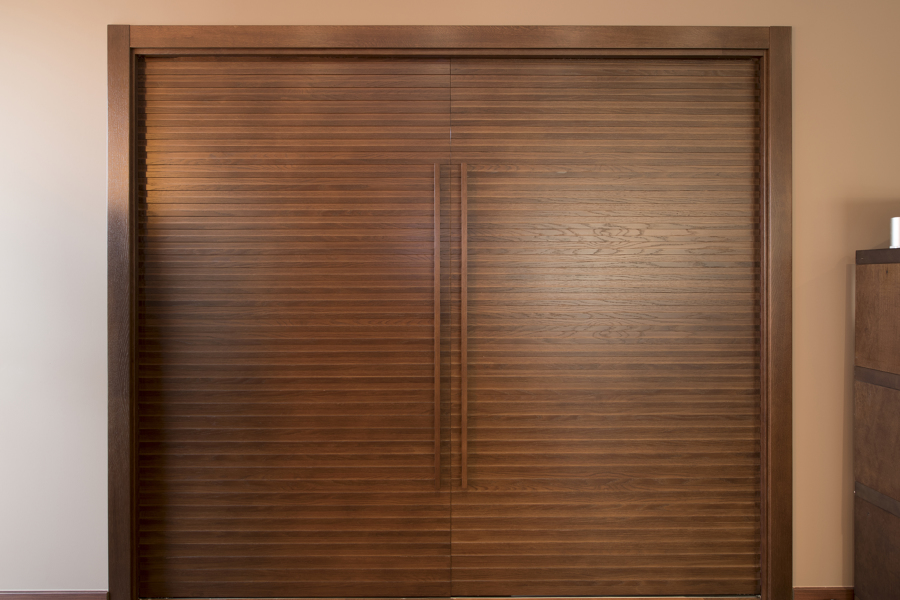 Puerta corredera de madera