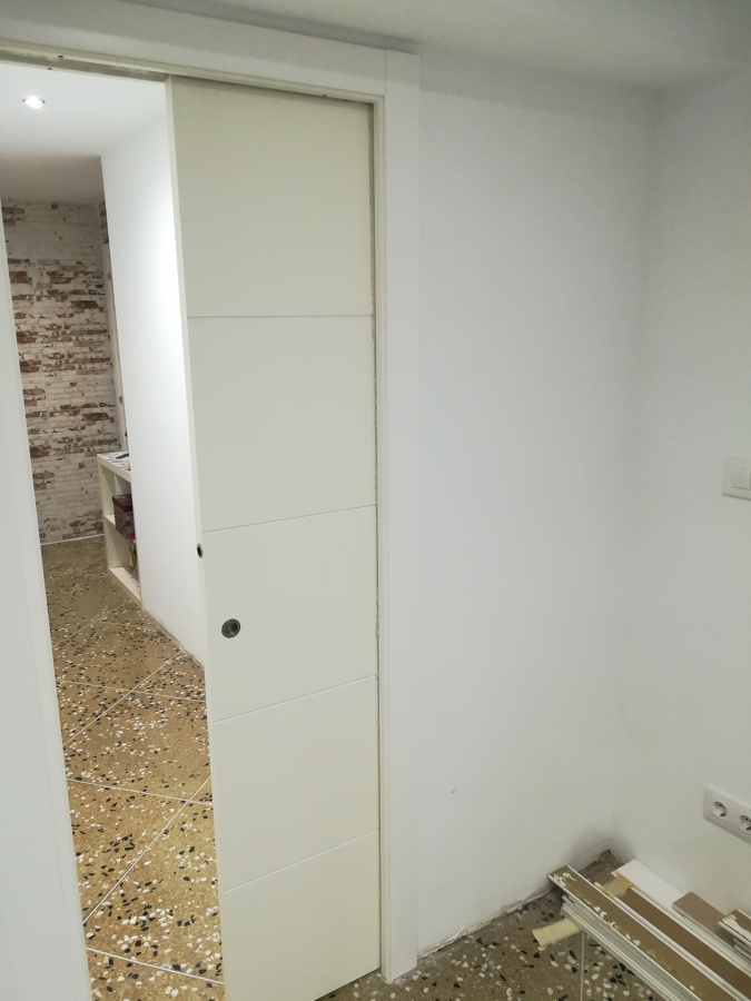 Puerta corredera empotrada