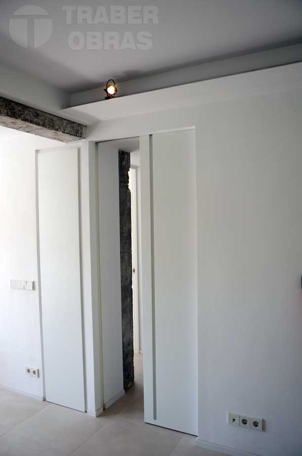 Puerta corredera empotrada fabricada a medida