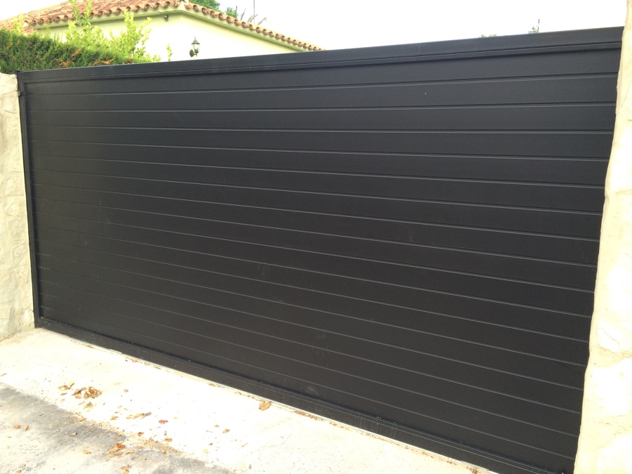 puerta corredera hierro y aluminio 