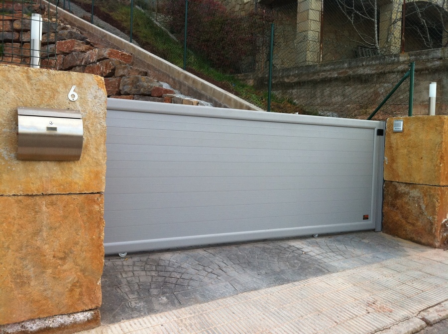 Puerta Corredera Jardín - Aluminio