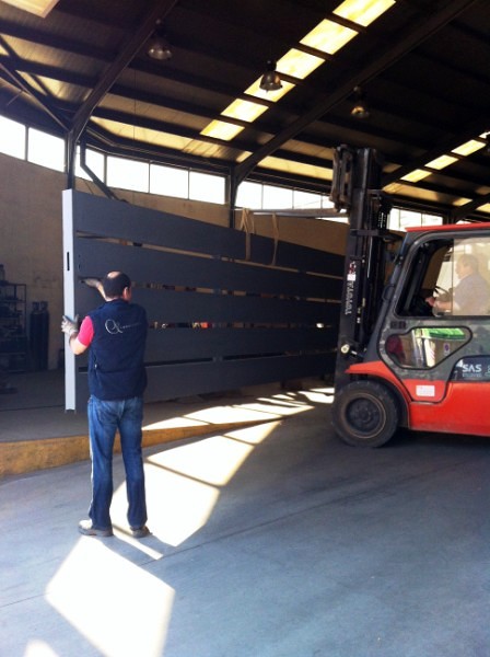 Puerta corredera mecanizada