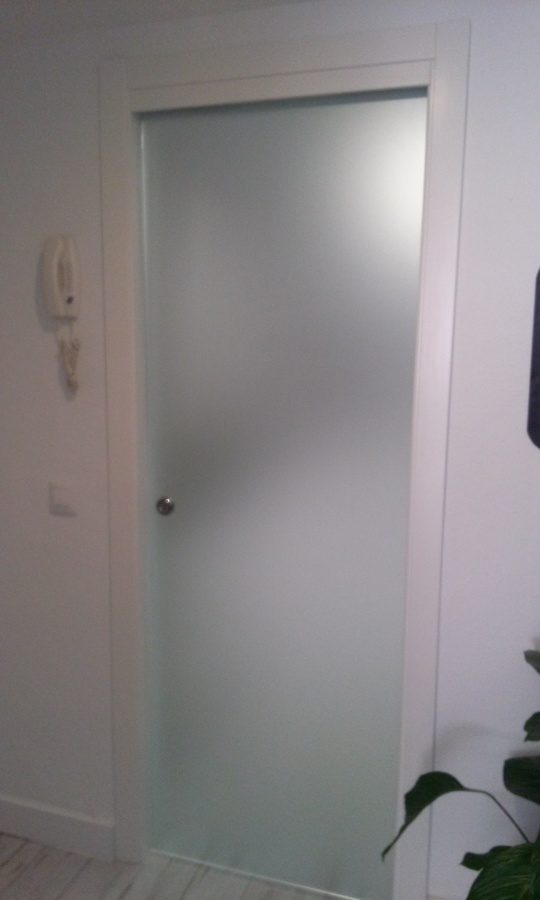 PUERTA CORREDERA VIDRIO COCINA