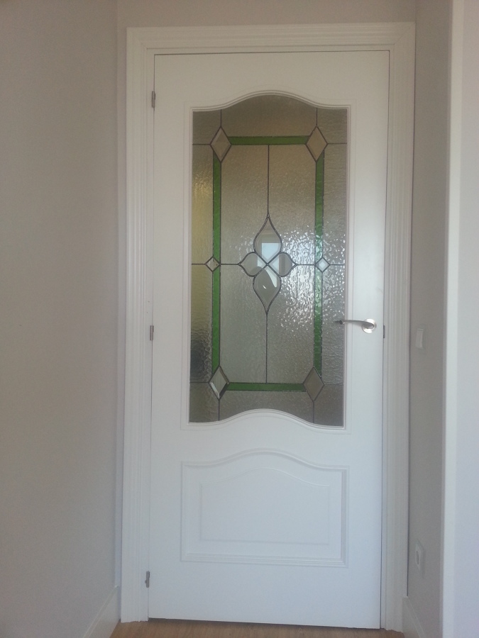 puerta cristalera con cristal decorativo