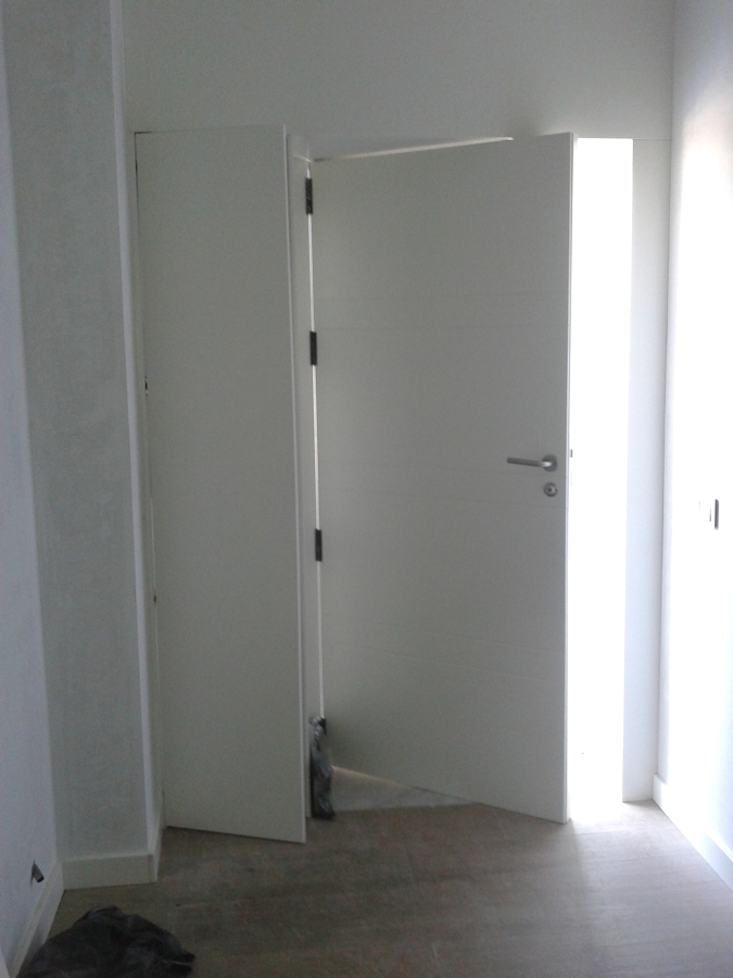 PUERTA DE ACCESO A LA VIVIENDA