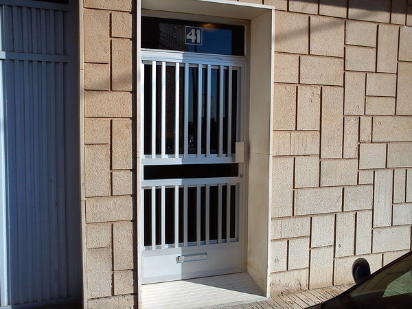 Puerta de acceso (después de reforma)