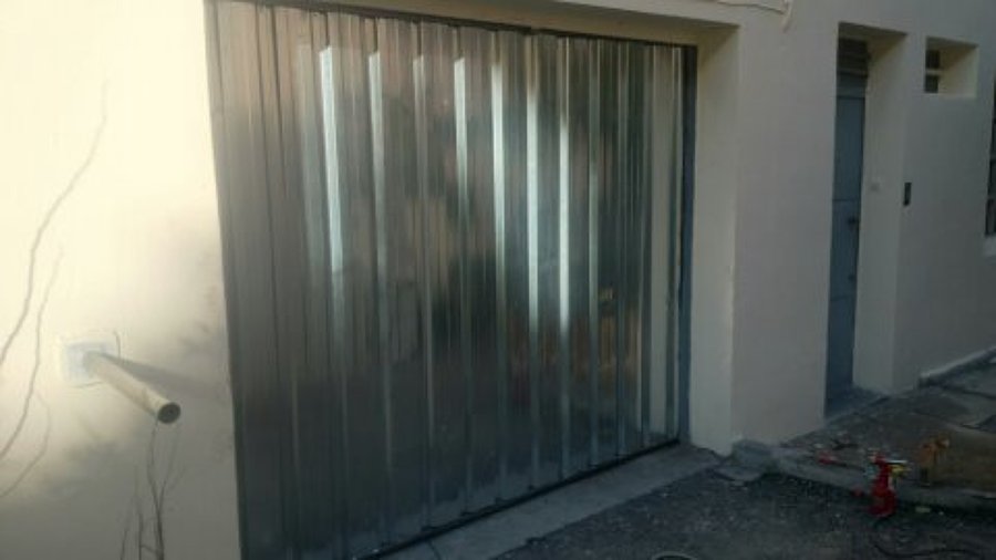 Puerta de chapa puerta perfil de la Embajada en Madrid