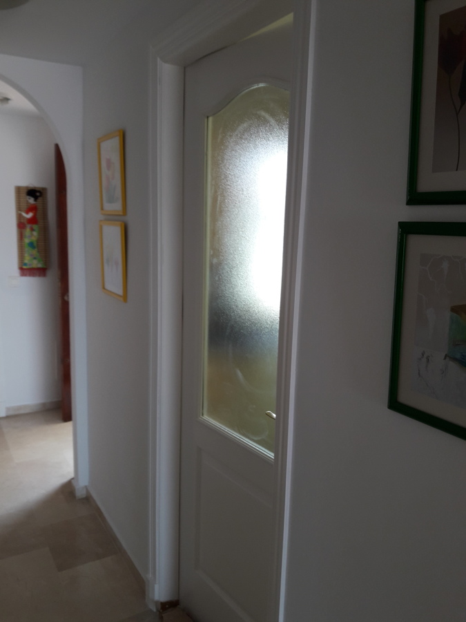 Puerta de cocina restaurada y  lacada