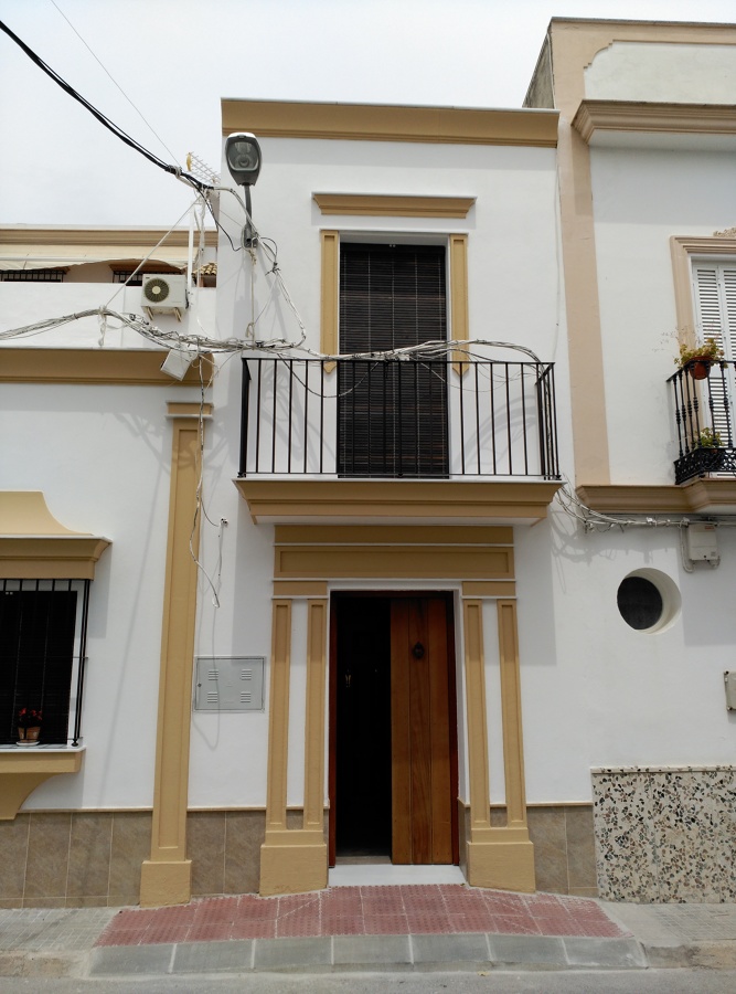 Puerta de entrada a la vivienda. Estado Reformado