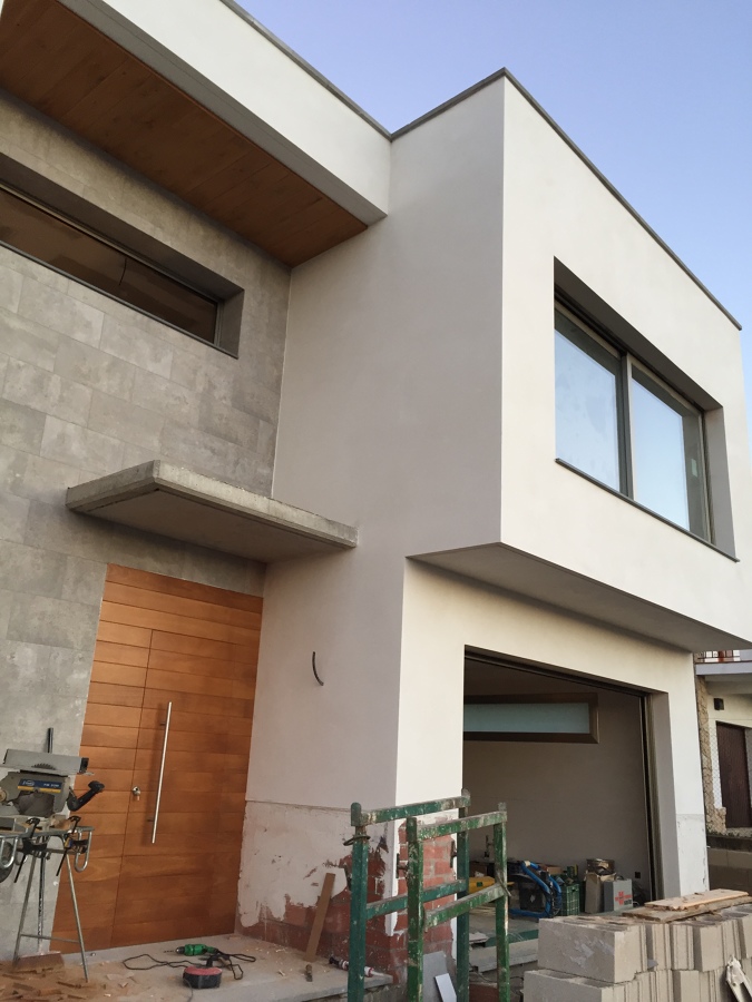 PUERTA DE ENTRADA DE IROKO (fin de la instalacion)