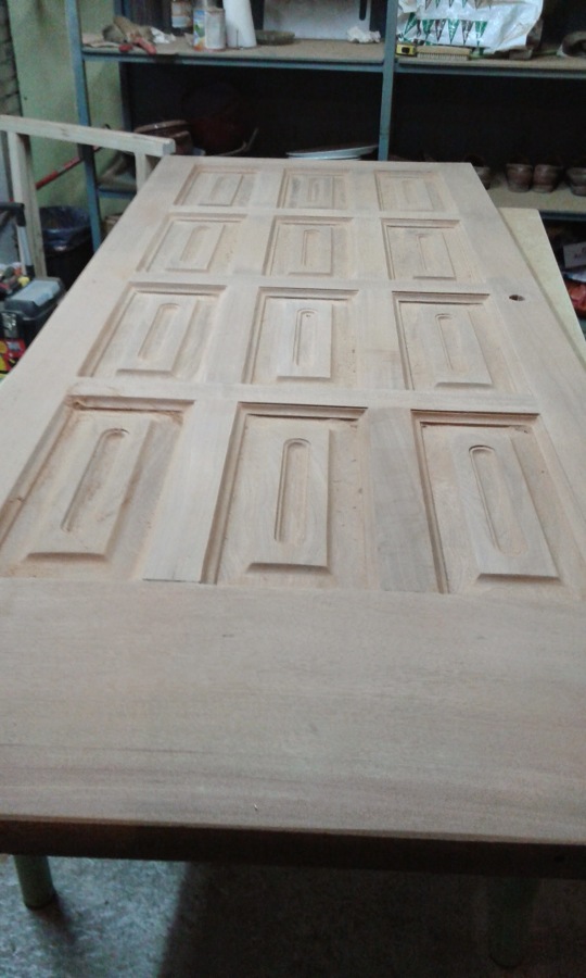 Puerta de entrada en la madera