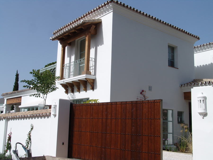 Puerta de garage de madera maciza