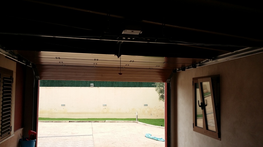 Puerta de garage imitación madera