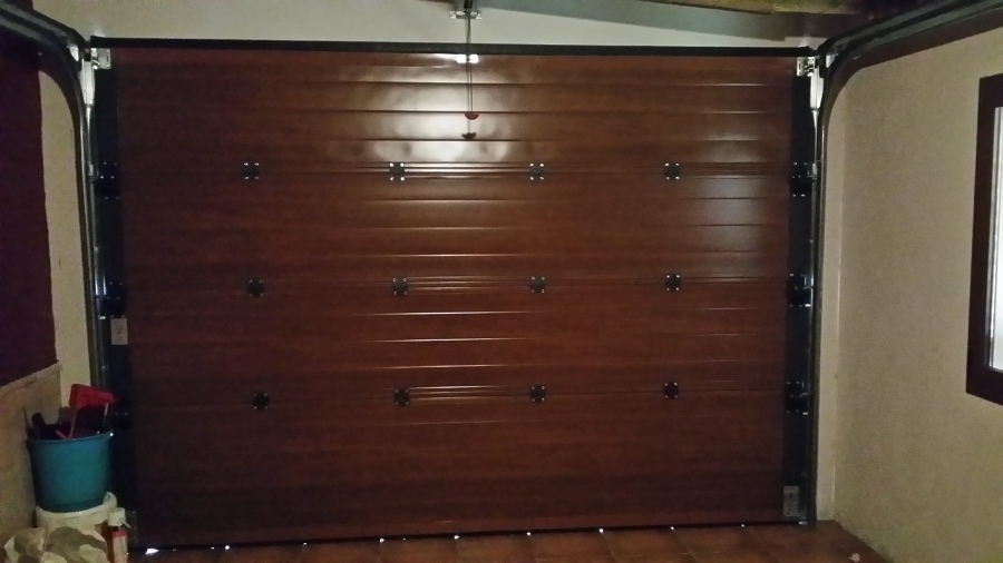 Puerta de garage imitación madera