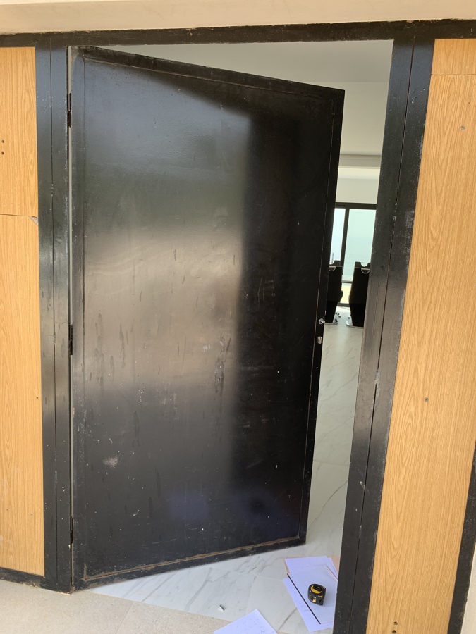 PUERTA DE HIERRO ANTES