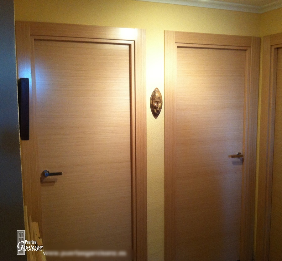 Puerta de interior en chapa de roble decapé eco