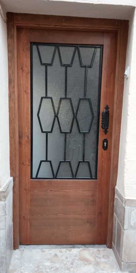 Puerta de madera de pino