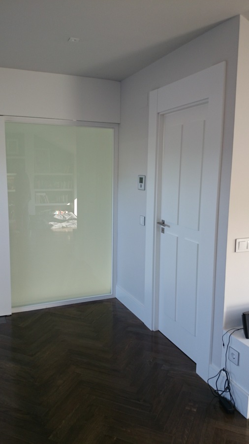 puerta de paso y fijo acristalado