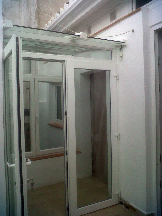 PUERTA DE PVC DE CERRAMIENTO