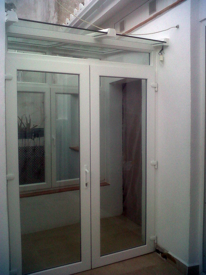 PUERTA DE PVC DE CERRAMIENTO